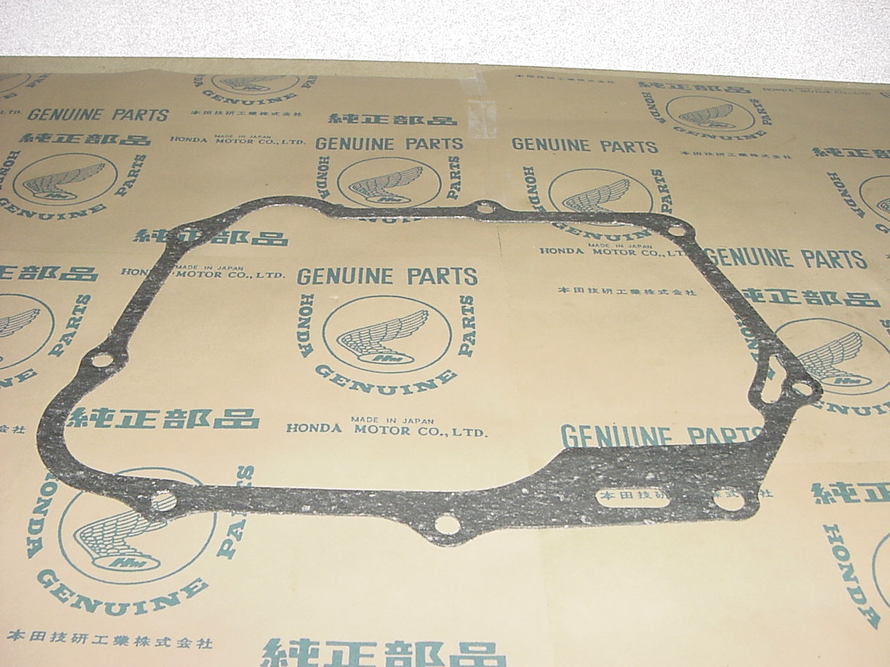 Gasket, right crankcase cover