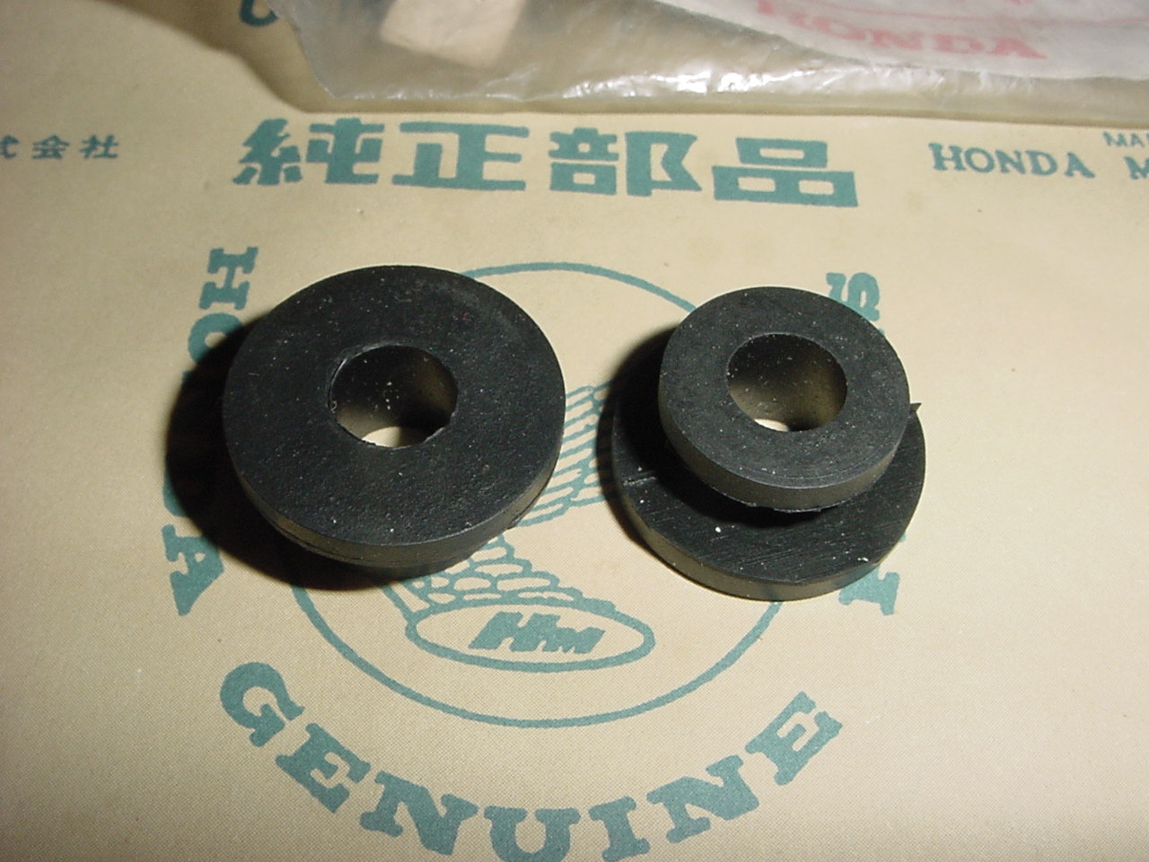 Cushion, number plate bracket