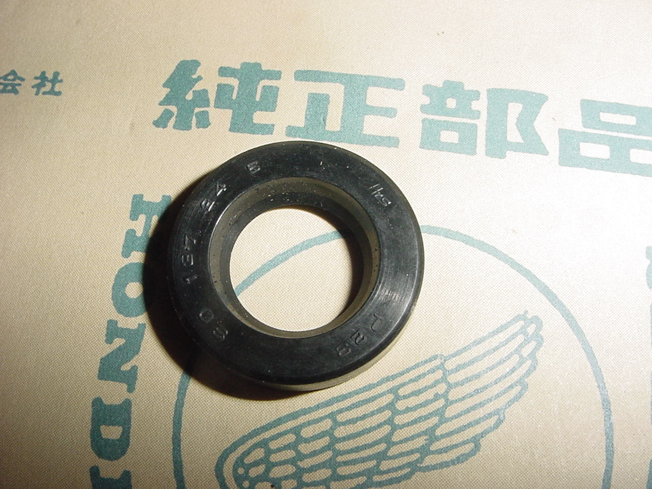 Oil seal, 13.8x24x5