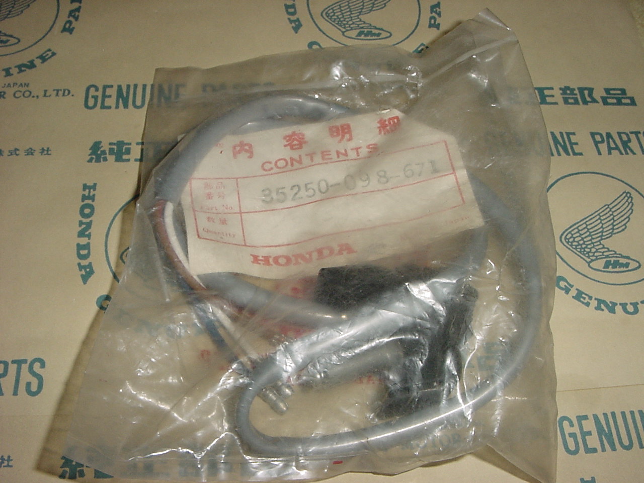35250-098-671 | Switch Assy., Lighting (GRAY / SILVER) THIS IS FOR HONDA CT70, CT70H, CT70K1 AND CT70HK1 ONLY. 